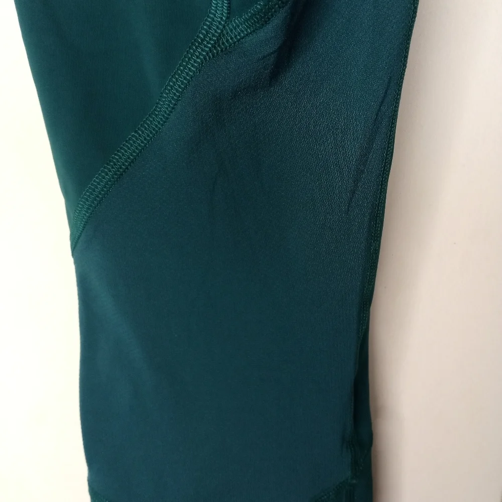 LULULEMON CROP LEGGINGS SIZE 6